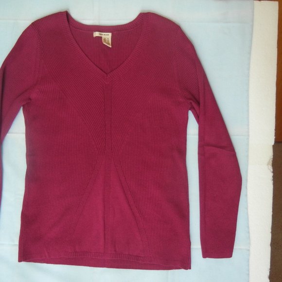 DKNY Jeans Wmn XL V Neck Long Sleeve Sweater Fine Gauge Knitted pattern Cabernet - Picture 9 of 11